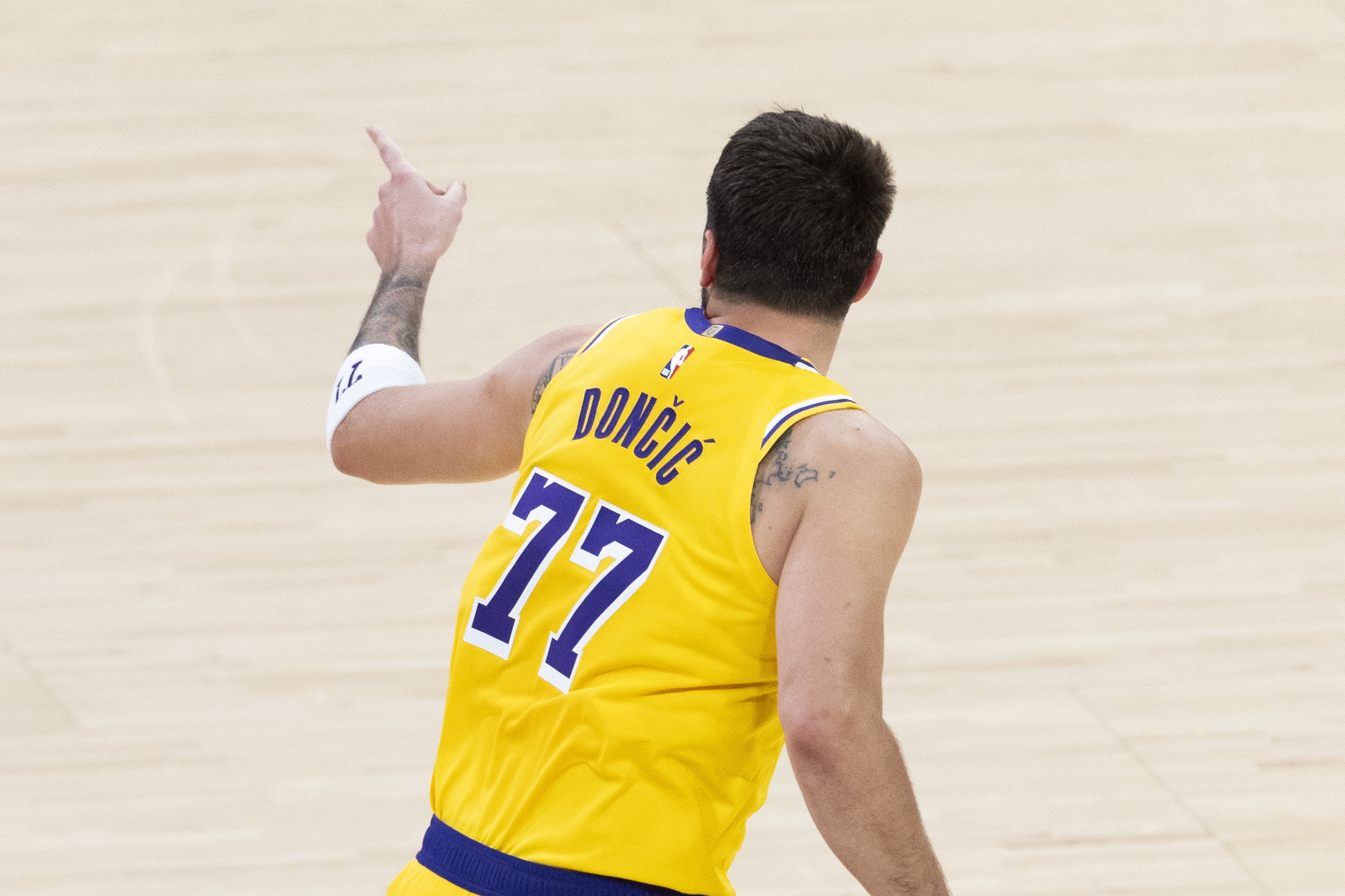 博鱼平台-你追我赶!东契奇第55次砍下30+三双 追平约基奇 并列历史第二